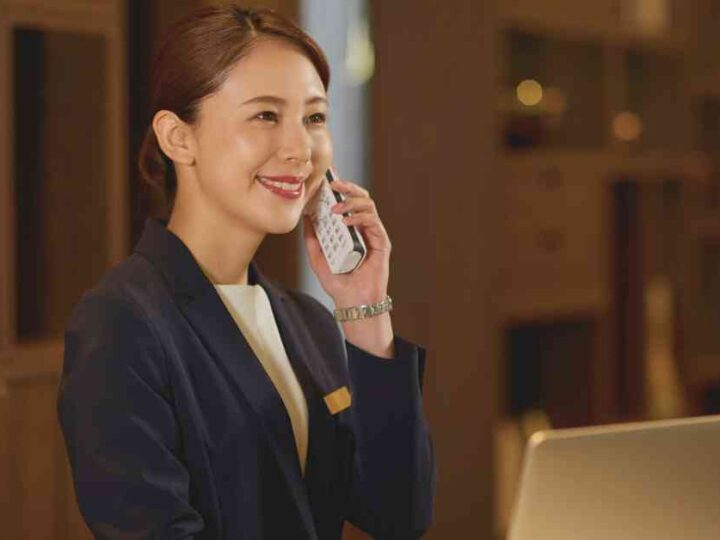 Oportunidades de empleo como recepcionista: atención al cliente y crecimiento profesional