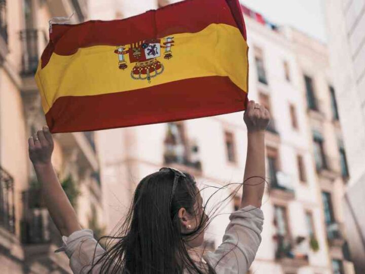 Cómo trabajar en España con contrato legal y alojamiento: guía completa 2026