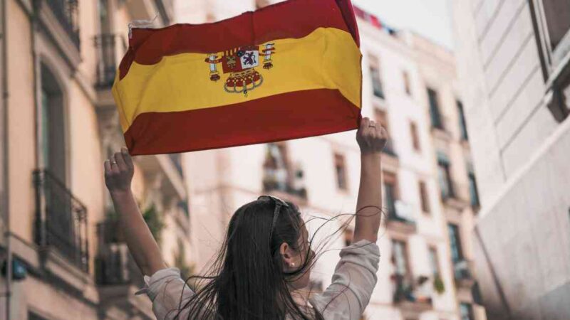 Cómo trabajar en España con contrato legal y alojamiento: guía completa 2026